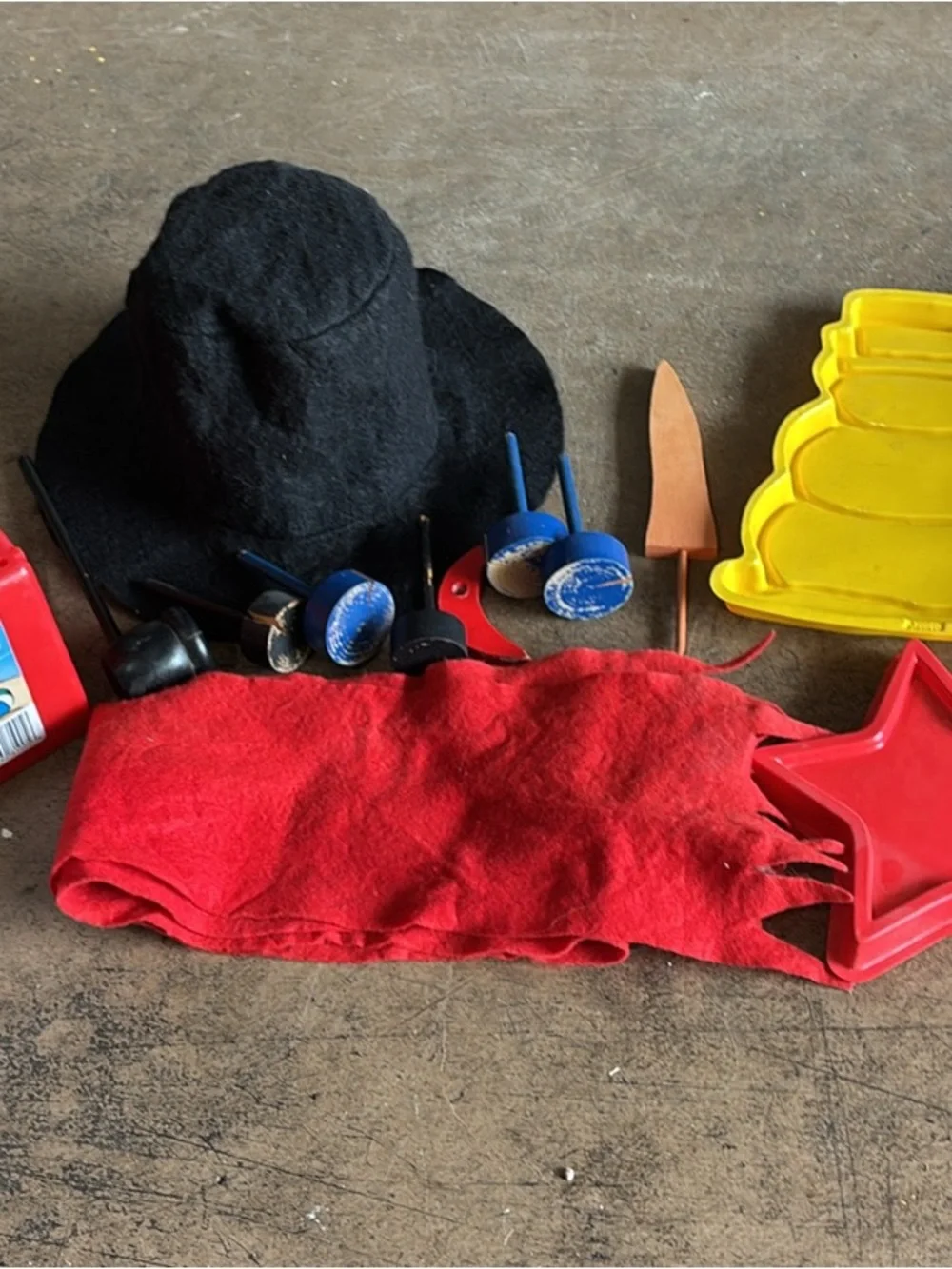 Kids snow toys set: snowman, snow molds and snowball kit